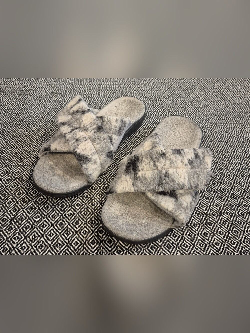 Vionic Relax ll Grey Slippers Size 9